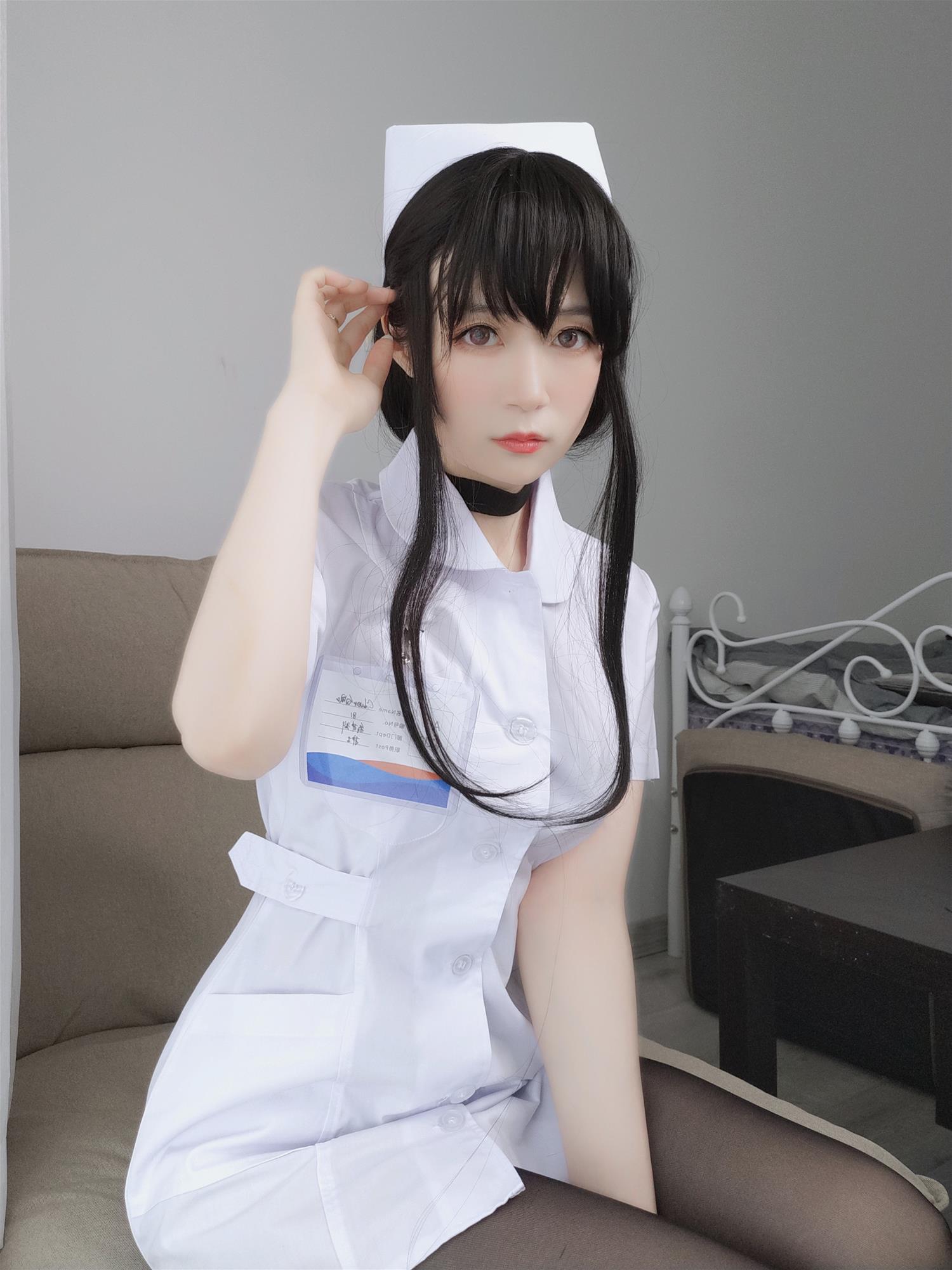 Coser小姐姐 白银81 长发小护士 [66P3V-447MB]