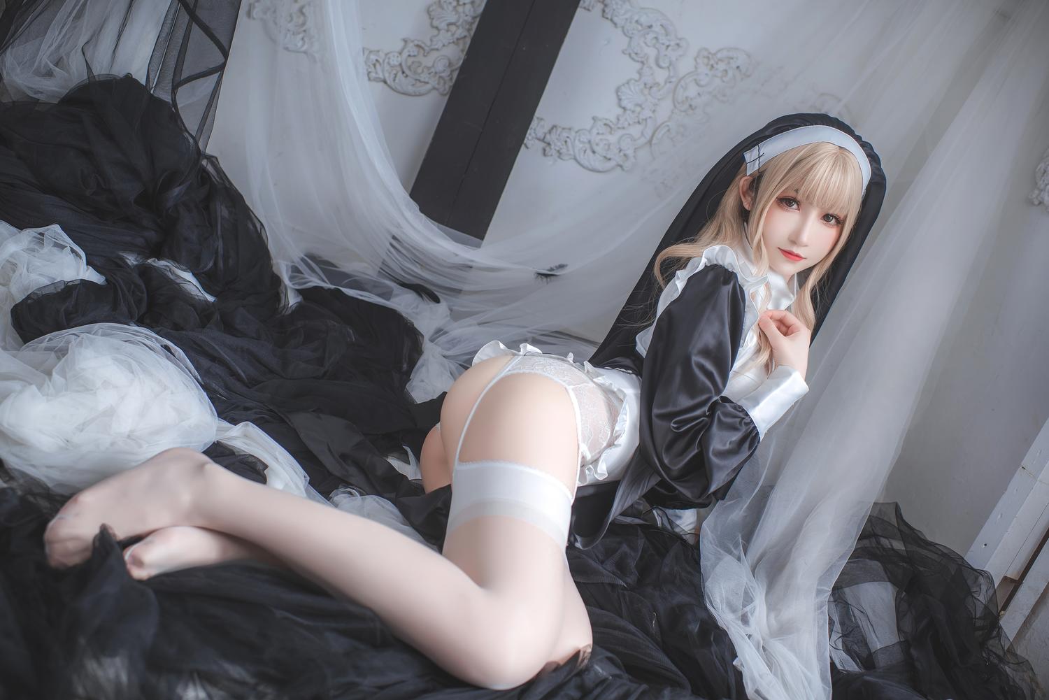 Coser衣衣 修女 [59P3V-376MB]