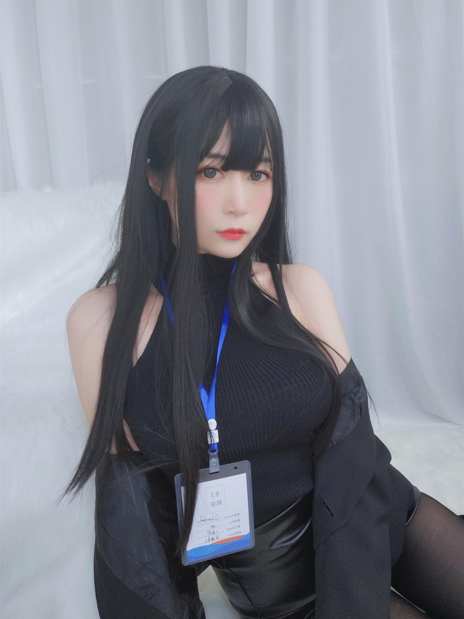 Coser小姐姐 白银81 职场新人 [118P7V-642MB]