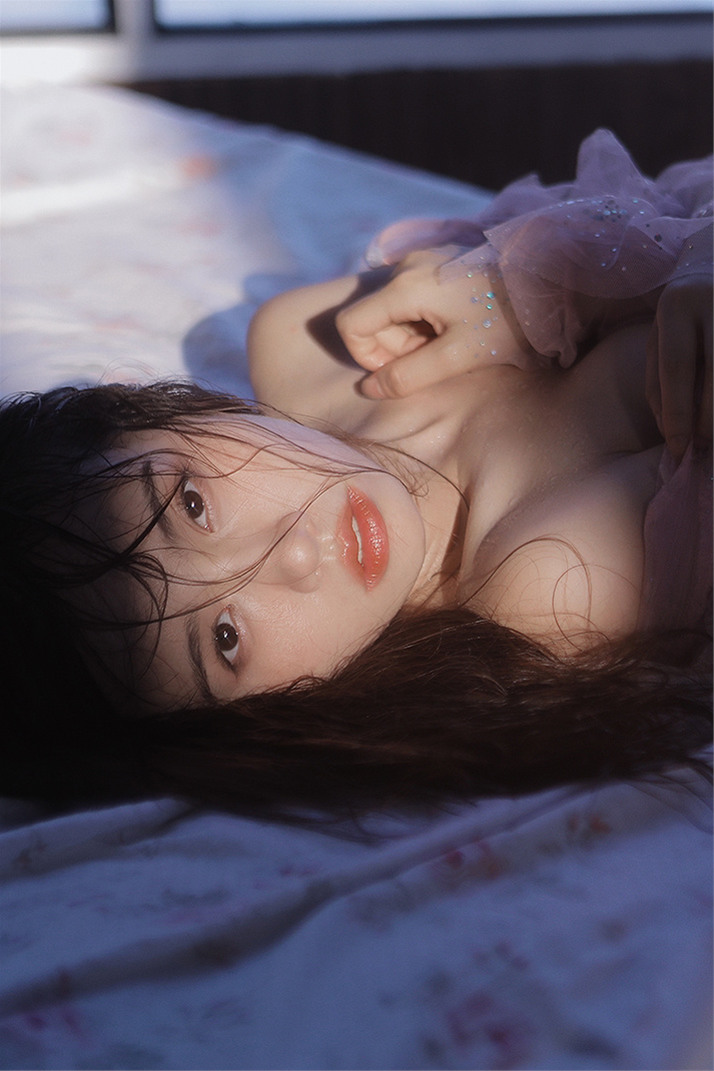 摄影师 A-mu 赖床 [8P-12MB]