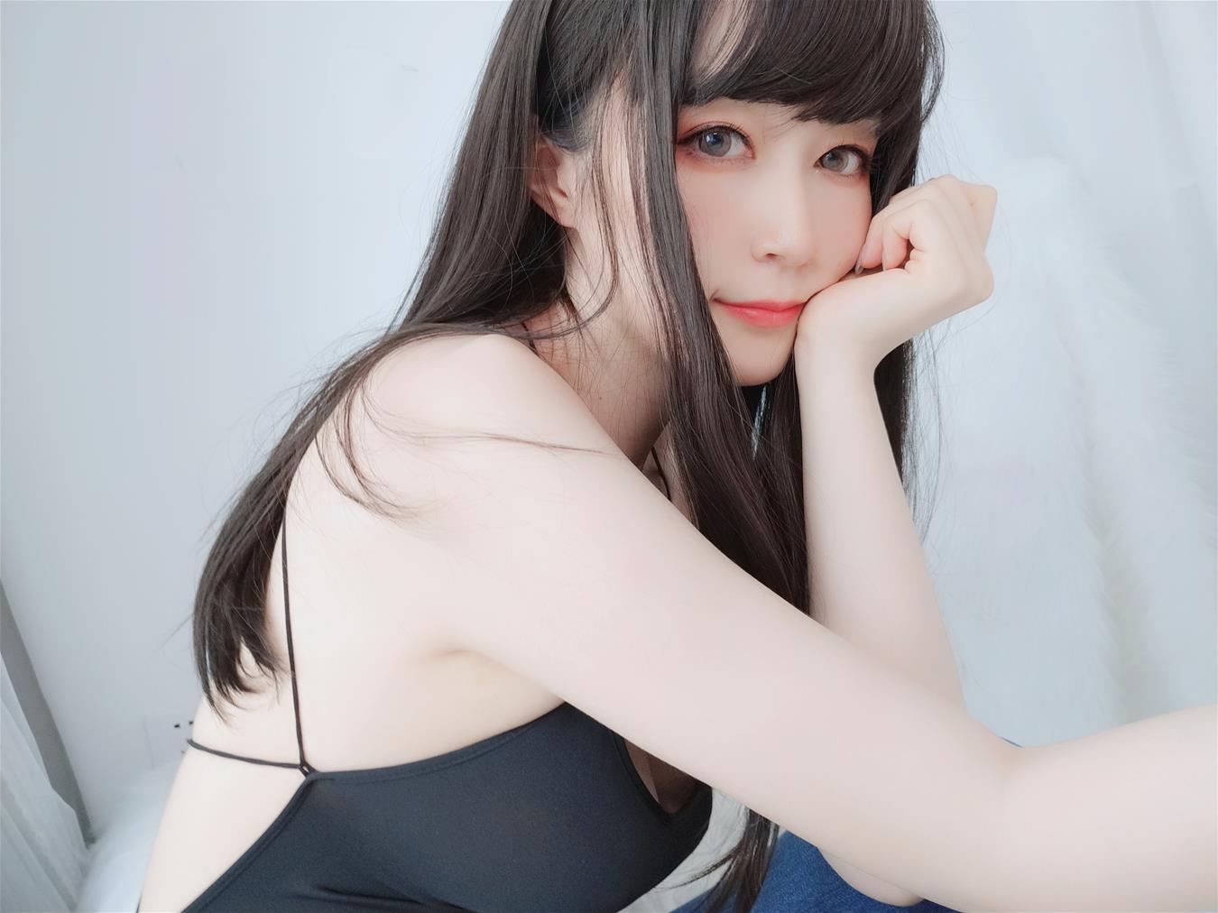 Coser小姐姐 白银81 露背上衣 [63P1V-331MB]