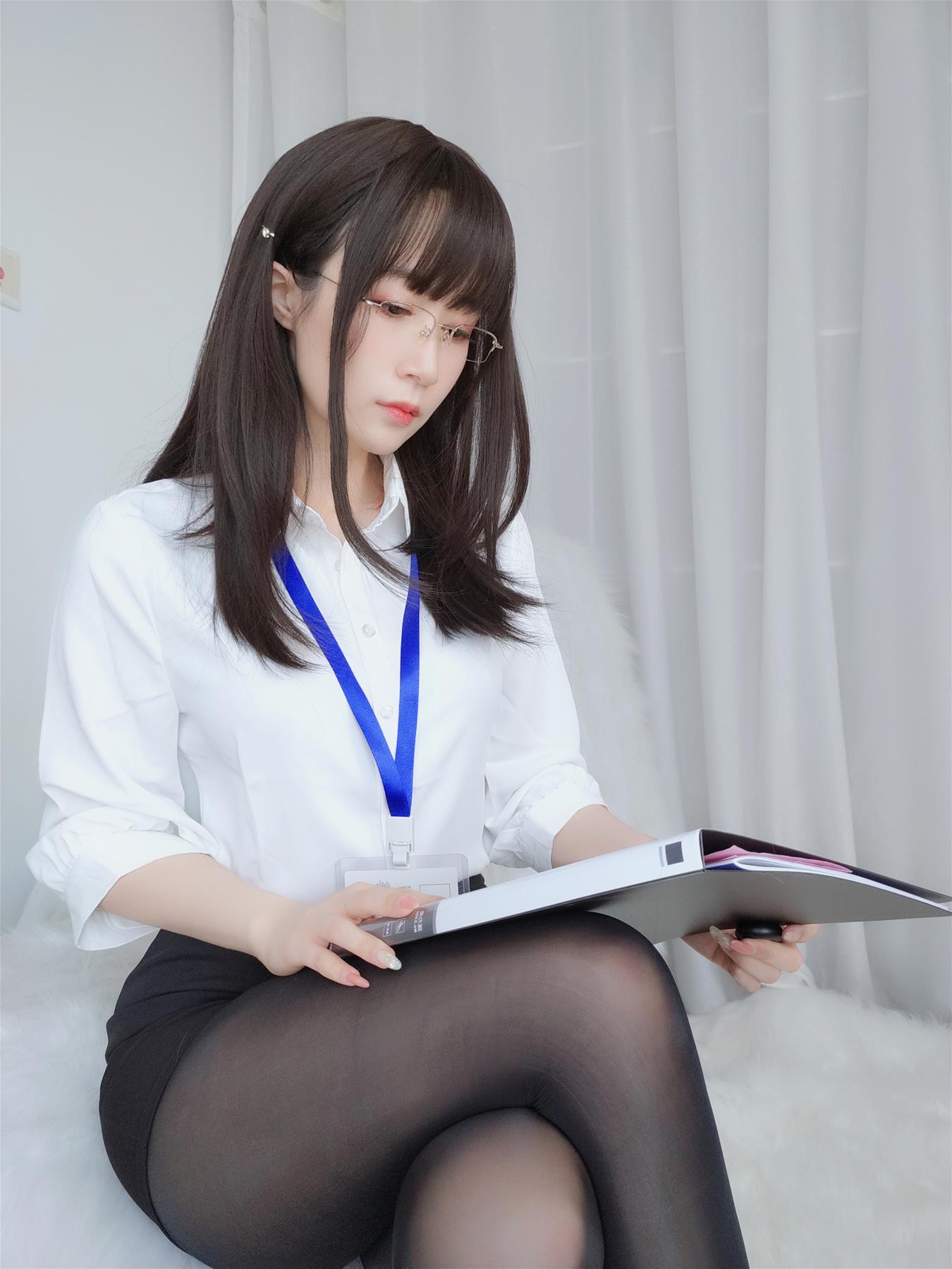 Coser小姐姐 白银81 制服 [124P8V-1.09GB]