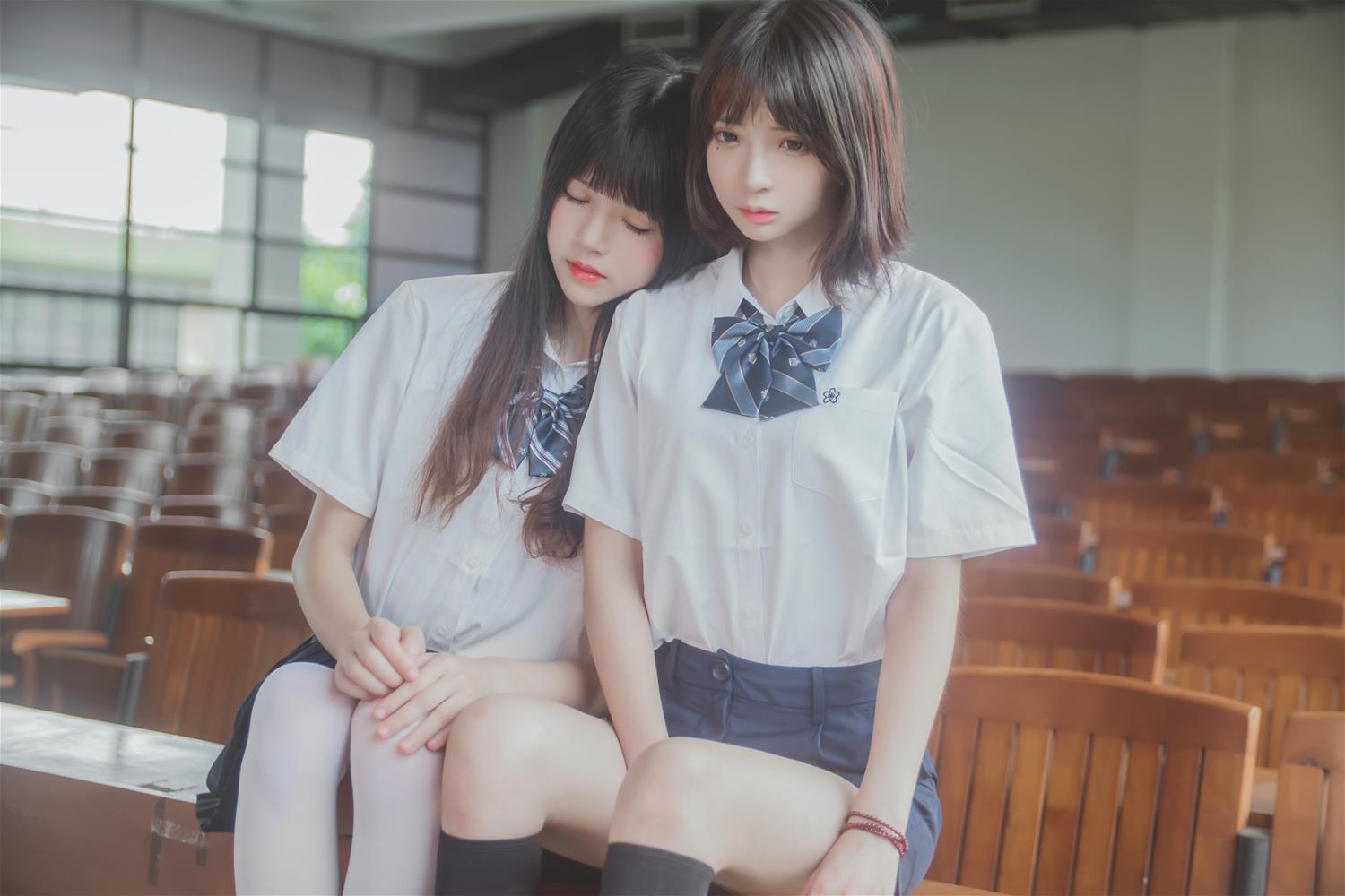 疯猫ss &桜桃喵 JK百合1 [43P-325MB]