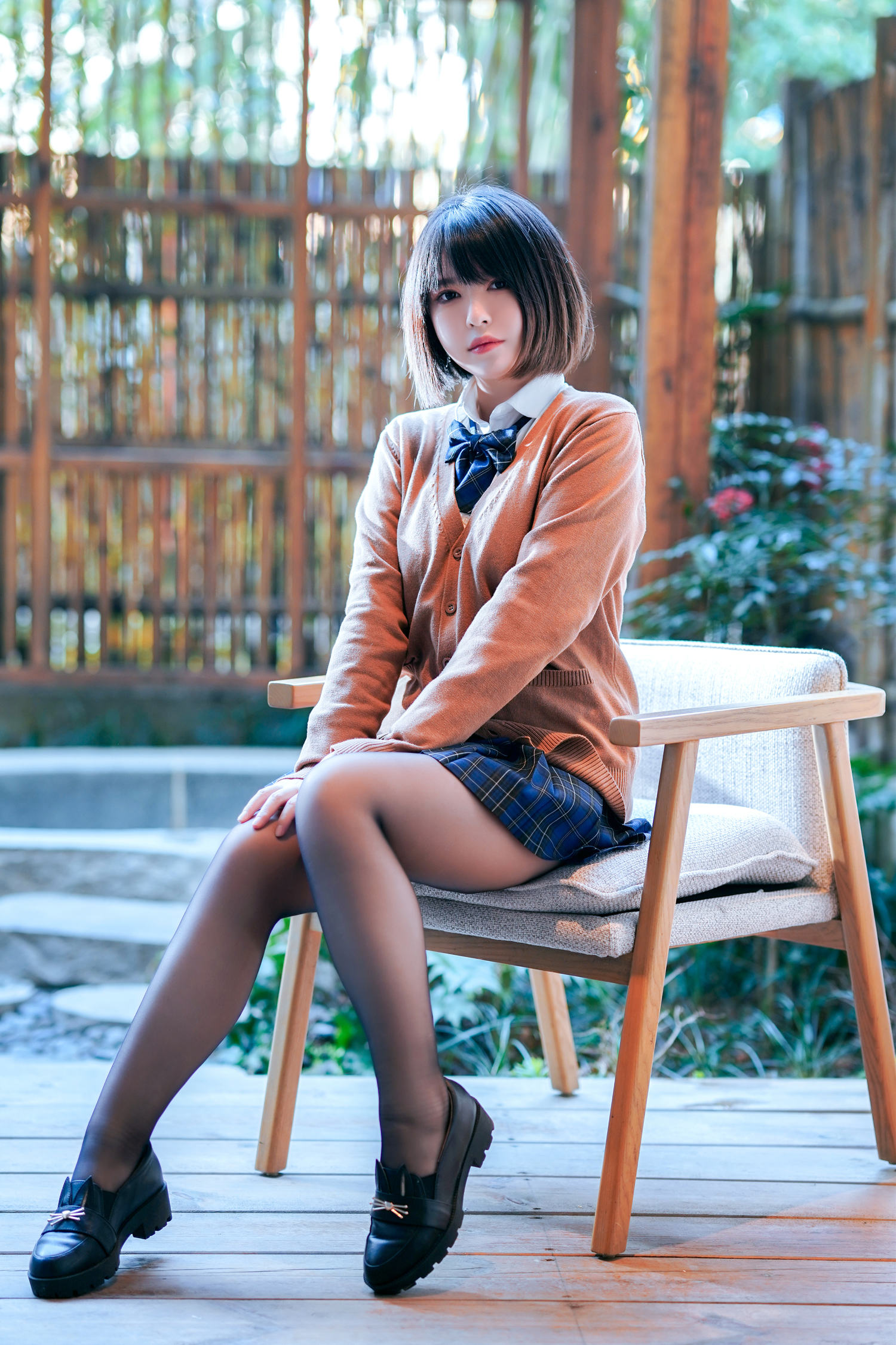 半半子 彼女の制服姿が好き 电车+庭院 [58P-169MB]