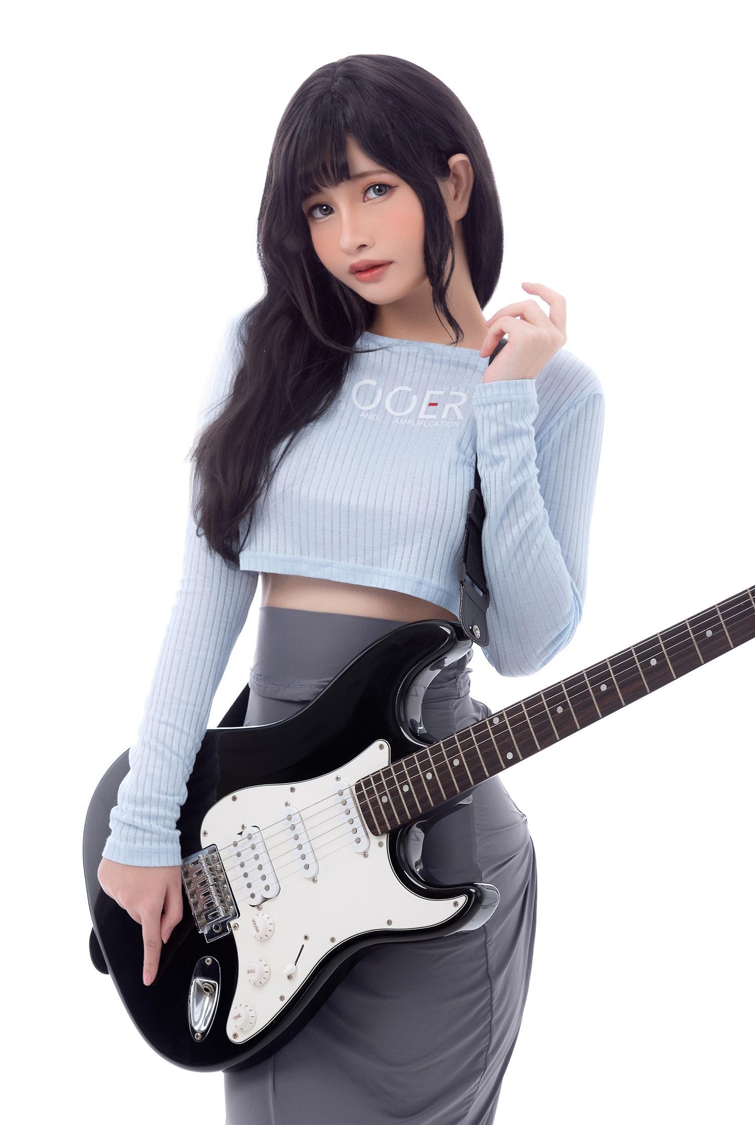 Azami Guitar Sister [26P-114MB]