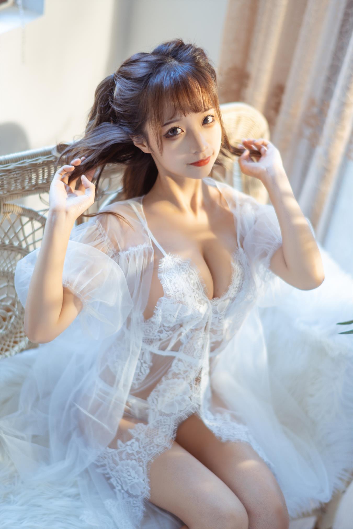 蠢沫沫 蕾丝睡衣 [31P-620MB]