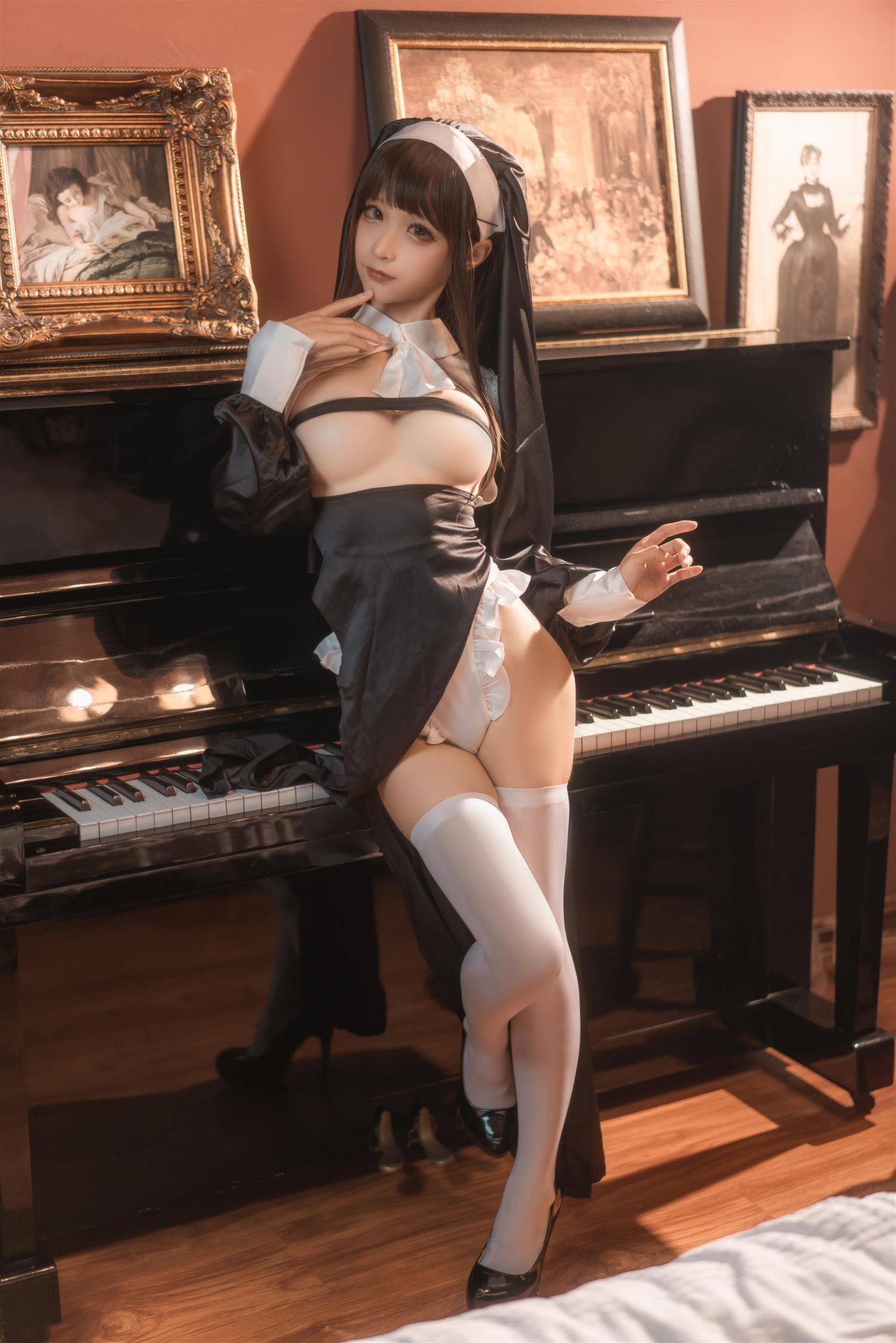 蠢沫沫 仆-修女 [42P-631MB]