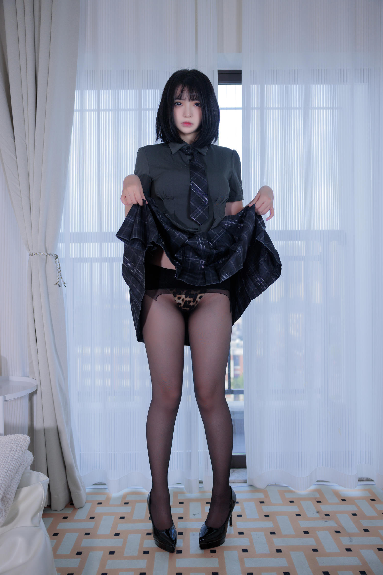 疯猫ss 2023年生日本 深色制服 [40P-603MB]