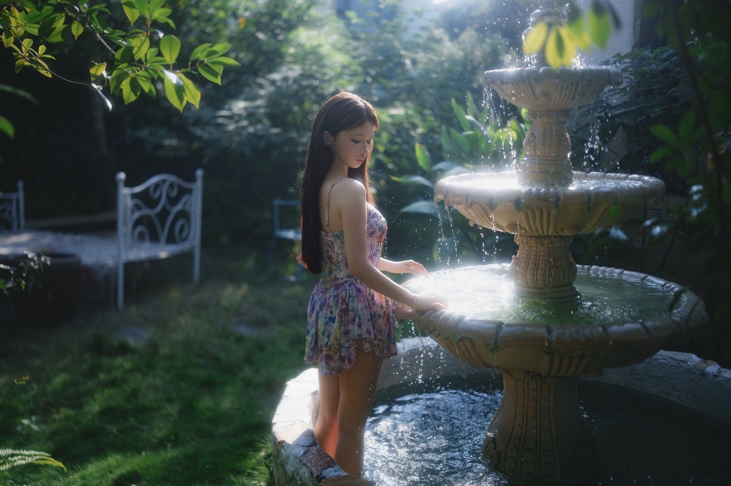 蠢沫沫 水池碎花裙 [27P-676MB]